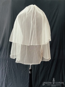 Création - Voile court en tulle ivoire clair bordé de perles