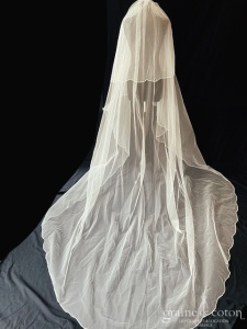 Création - Voile long de 300 cm en tulle ivoire clair bordé de perles