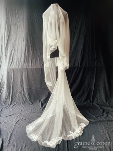 Cymbeline - Voile long de 200 cm en tulle fluide bordé de pétales en organza et dentelle de Chantilly