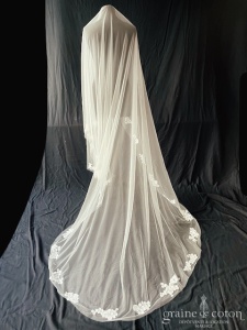Cymbeline - Voile long de 200 cm en tulle fluide bordé de pétales en organza et dentelle de Chantilly