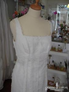 Novissima - Robe ivoire en dentelle, décolleté carré et bretelles