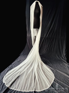 Création - Voile long de 300 cm en tulle souple ivoire clair bordé de perles