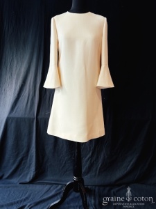 Valentino - Création courte en crêpe de laine et soie crème