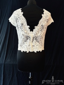 Bianco Evento - Boléro encolure en V à manches courtes en guipure ivoire