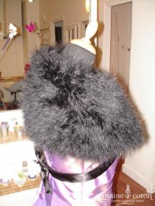 Etole en fourrure noire