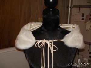 Etole en fourrure ivoire