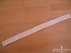 Tour du cou en soie ou satin blanc ou ivoire