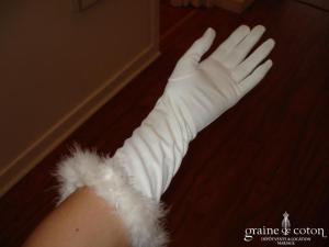 Pronuptia - Gants bordés de plumes de cygne