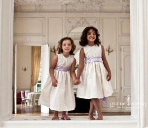 Graine de coton - Robe demoiselle d'honneur en taffetas ivoire avec ceinture de couleur