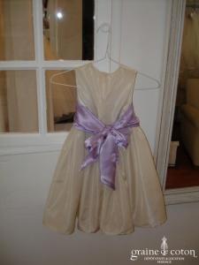 Graine de coton - Robe demoiselle d'honneur en taffetas ivoire avec ceinture de couleur