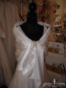 Étole blanche satinée