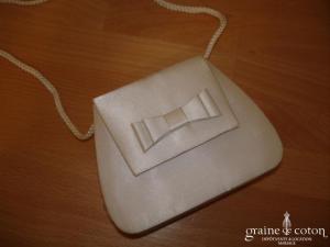 Petit sac en satin ivoire