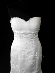 Création taille empire en dentelle ivoire clair