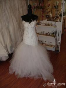 Max Chaoul - Ici & là - Robe taille basse en tulle, dentelle et plumes